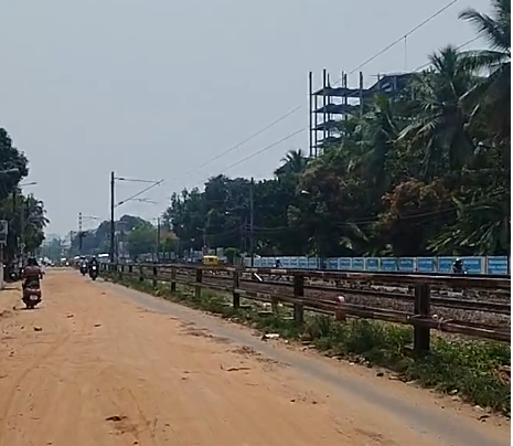 പച്ചാളം – വടുതല റോഡിലെ പൈപ്പ് ഇടൽ: കെ.ഡബ്ല്യു.എയുടെ മെല്ലെപ്പോക്കിനെതിരെ ജനരോഷം